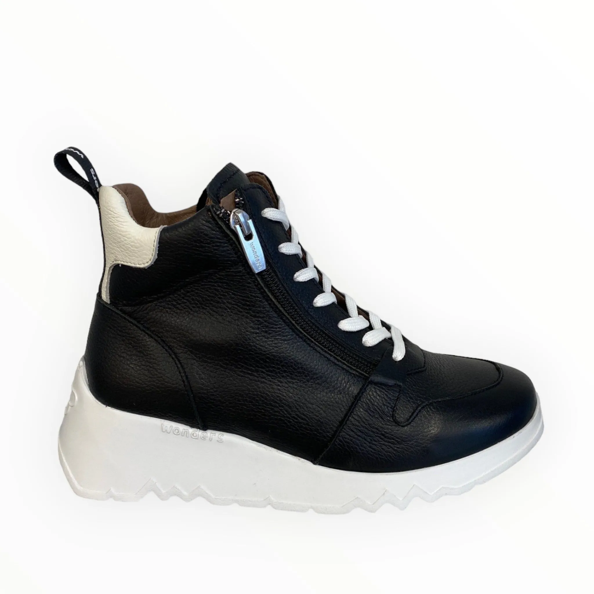Women Wonders Hi Top Trainer